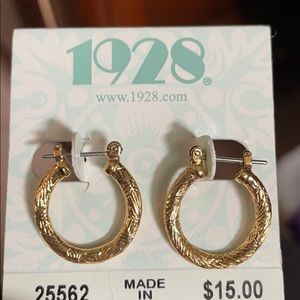 Small gold tone hoop earrings
